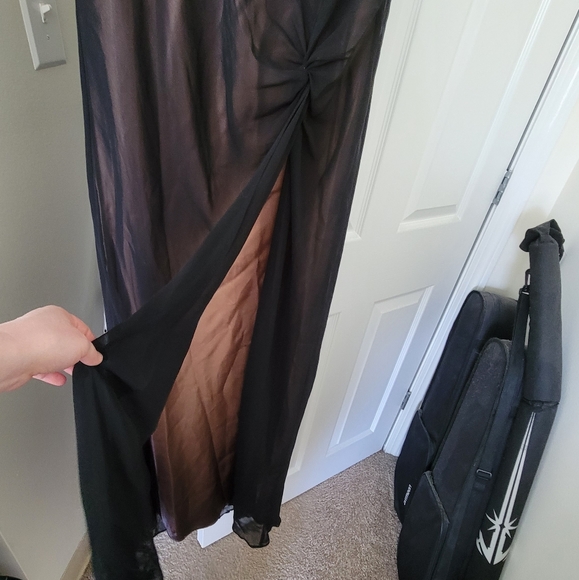 Simple long Gold/Black sheer dress - Picture 2 of 3
